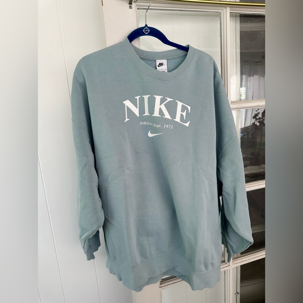 Nike oversized crewneck essentials sweatshirt